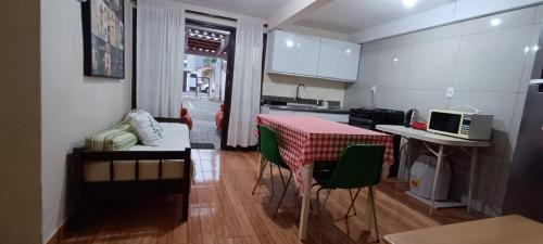 Centro Appartement | Apartamento térreo com ar condicionado e 2 suítes bem localizado