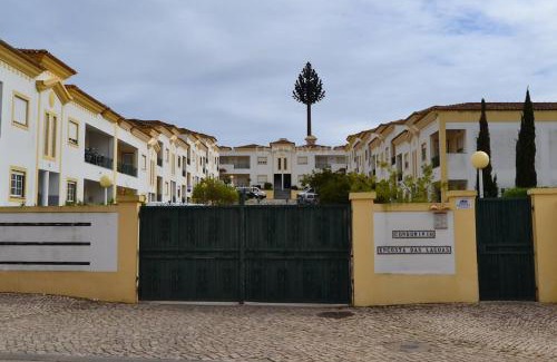 Ferreiras Appartement | Apartamento T2 em condomínio fechado.