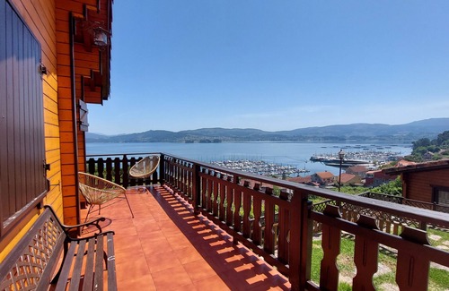 San Adrian de Cobres Cottage | Maison en bois pour 4 personnes avec vue sur la Ría de Vigo, jardin avec barbecue.