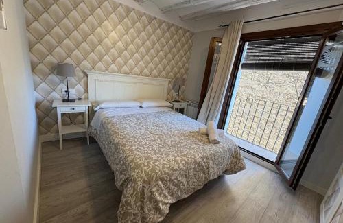 Adahuesca Appartement | Apartamentos Vino Tinto y Restaurante Tomate Rosa