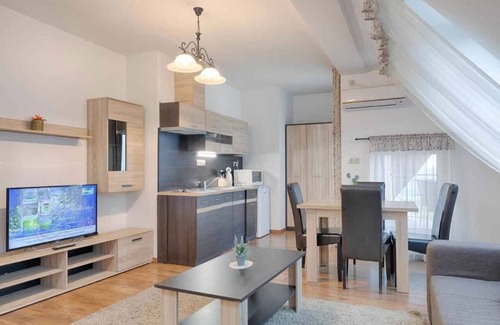Heviz Copropriété | Apartamento vacacional Ático con aire acondicionado.