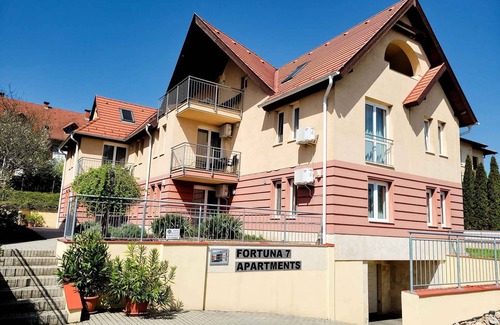 Heviz Copropriété | Apartamento vacacional Ático con aire acondicionado.