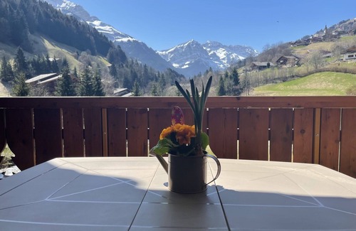 Val d'Illiez Appartement | Apartement tranquille 2.5 pièces avec vue sur les montagnes