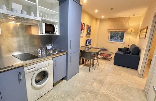 Bormujos Appartement | Aparthome® Residencial con Piscina, Parking, Wifi