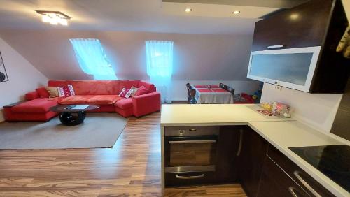 Tajov Appartement | Apartmán Tajov pre 5-6 osôb, privatne parkovanie a terasa