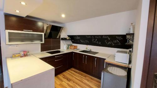 Tajov Appartement | Apartmán Tajov pre 5-6 osôb, privatne parkovanie a terasa