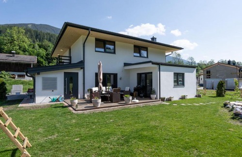 Schonbach Appartement | Apartment in Neukirchen am Gro venediger with Balcony