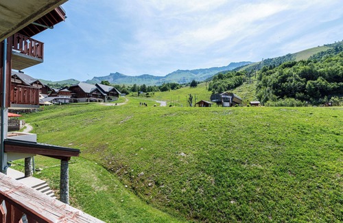 Saint-Francois-Longchamp Appartement | Appartement 'Appartement 6 Personnes' avec vue sur les montagnes, balcon et Wi-Fi