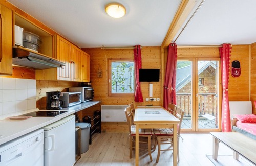 Saint-Francois-Longchamp Appartement | Appartement 'Village Gaulois-appt 48r' avec vue sur montagne et balcon