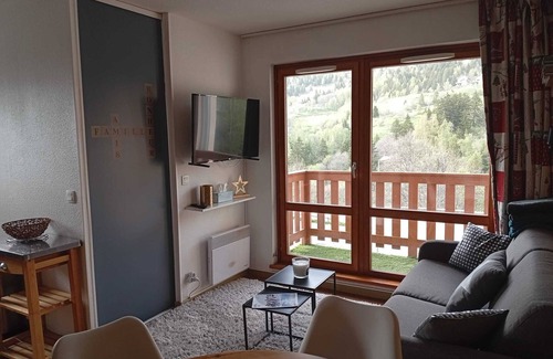 Saint-Francois-Longchamp Appartement | Apartment at the foot of the slopes, near outdoor swimming pool (summer) with garage.