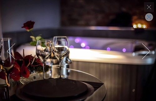 Saint-Julien-sur-Garonne Appartement | Apartment 'Love Room De Luxe Lovalcove'