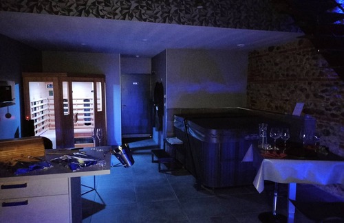 Saint-Julien-sur-Garonne Appartement | Apartment 'Love Room De Luxe Lovalcove'