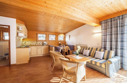 San Leonardo in Passiria Appartement | Appartement "Résidence Pichler 4" avec vue sur les montagnes, balcon et Wi-Fi