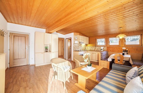 San Leonardo in Passiria Appartement | Appartement "Résidence Pichler 4" avec vue sur les montagnes, balcon et Wi-Fi