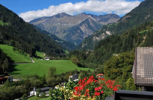 San Leonardo in Passiria Appartement | Appartement "Résidence Pichler 4" avec vue sur les montagnes, balcon et Wi-Fi