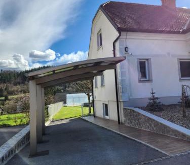 Postojna Appartement | Apartma Nika