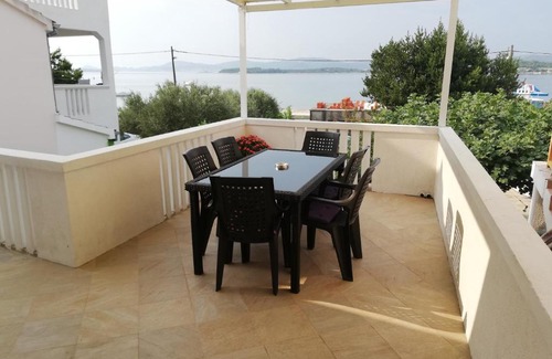 Turanj Appartement | Apartman Nina