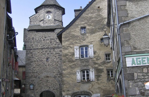 Besse-en-Chandesse Appartement | Appartement gîte *** à Besse, tout confort. Rando, pêche, ski...