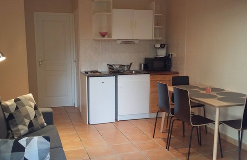 Charbonnieres-les-Bains Maison | Appartement RDJ dans propriété calme en pleine nature, proche de Lyon