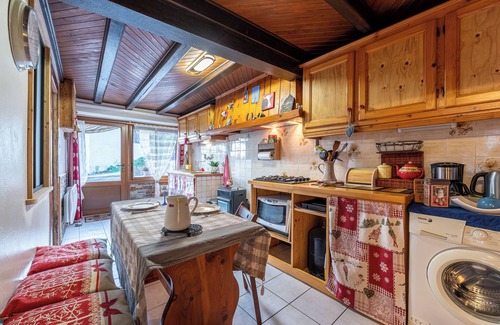 Le Bouchet-Mont-Charvin Appartement | Appartement "Aux 4 Saisons" avec vue sur les montagnes, terrasse privée et Wi-Fi