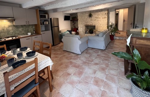 Valprionde Appartement | Appartemen dans maison en pierre blanche du quercy avec piscine
