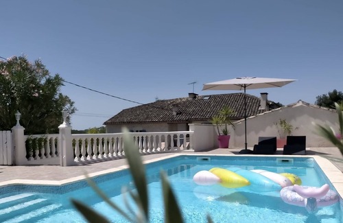 Valprionde Appartement | Appartemen dans maison en pierre blanche du quercy avec piscine