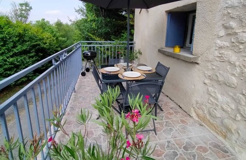 Valprionde Appartement | Appartemen dans maison en pierre blanche du quercy avec piscine