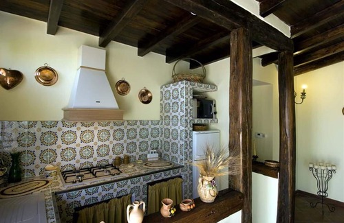 Collesano Villa | Joli appartement dans une maison de vacances avec piscine, climatisation, WIFI, TV, terrasse
