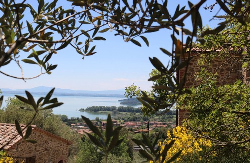 Passignano sul Trasimeno Maison | Apartment for 4/5 Persons, Amazing View on Trasimeno Lake