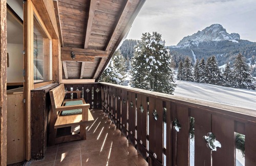 Selva di Val Gardena Appartement | Appartement "Panoramico Haus Forelle" sur les montagnes avec vue sur la montagne et le jardin