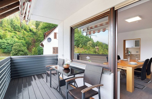 Bad Teinach-Zavelstein Appartement | Appartement "Haus Erika" avec terrasse privée, jardin partagé et Wi-Fi