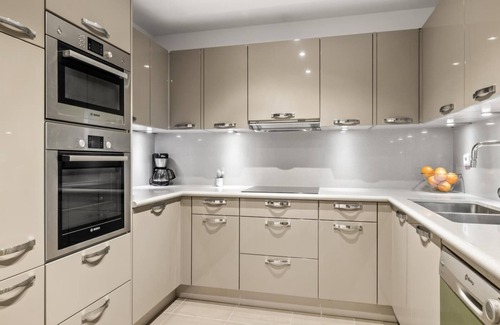 Puerto Banus Appartement | Appartement à Playas del Duque pour 6 personnes| Casa Sevilla 102
