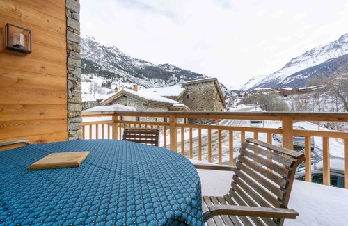 Val Cenis Appartement | Chalet "La Parrachée", avec balcon, Wi-Fi et climatisation