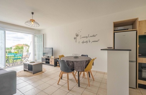Marennes Appartement | Appartement 'Evasion Charentaise' avec piscine partagée, balcon et Wi-Fi