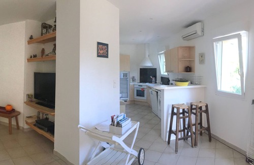 Les Hauts de Villeneuve Appartement | A 4 km d'AVIGNON sur les hauts de Villeneuve les Avignon Appt clim 75 m2 4 pers