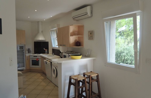 Les Hauts de Villeneuve Appartement | A 4 km d'AVIGNON sur les hauts de Villeneuve les Avignon Appt clim 75 m2 4 pers