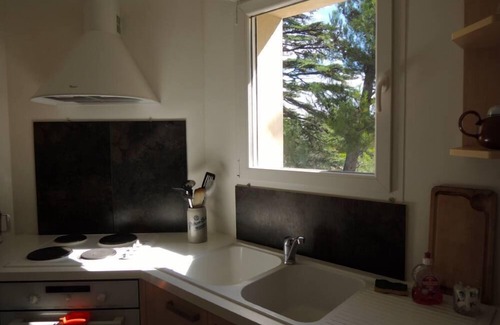 Les Hauts de Villeneuve Appartement | A 4 km d'AVIGNON sur les hauts de Villeneuve les Avignon Appt clim 75 m2 4 pers