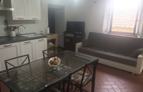 Castiglion Fiorentino Appartement | Apartment with balcony in the Perugia-Siena-Florence triangle