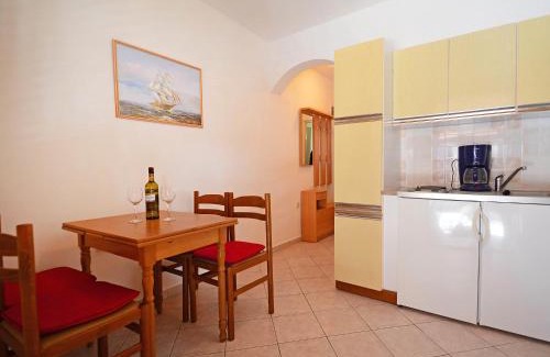 Trget Appartement | Apartment Šverko 2 by Interhome
