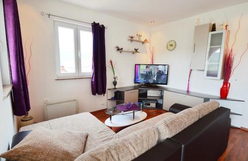 Trget Appartement | Apartment Šverko by Interhome