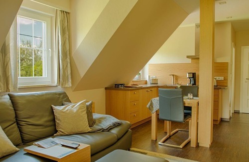 Burg-Dorf Appartement | Apartment 1 living room/kitchenette, bedroom, shower/WC, breakfast room. - Schrebenza Apartments & Nature