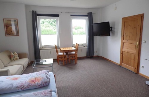 Altenholz-Klausdorf Appartement | Apartment 1, shower, toilet, living room/bedroom - Apartment Wall