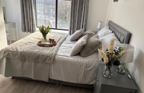 Ebbw Vale Appartement | Apartment 1 The Baileys Cwm 2 Bedroom Sleeps 4