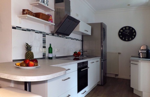 Binz Appartement | Appartement 3 pièces élégant et de qualité avec cheminée, WiFi, parking