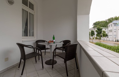 Binz Appartement | Appartement 3 pièces élégant et de qualité avec cheminée, WiFi, parking
