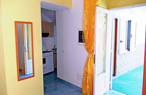 Panza Appartement | Apartment 2/4 guests, double bedroom, living room, bathroom,kitchen, and outside.