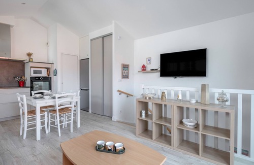 La Bernerie-en-Retz Appartement | Appart dans bourg à 230m de la plage. 4 pers.