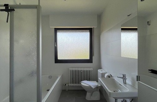 Großholbach Appartement | Appartement-Salle de bain privée séparée-Terrasse-Fewo 2 unten