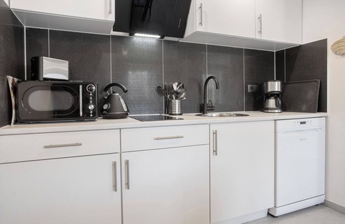 Schmatzin Appartement | Appartement "3" avec terrasse privée, jardin privé et Wi-Fi