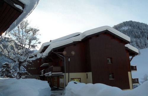 Areches Appartement | Pied des pistes dans résidence avec piscine, appartement avec garage et balcon
